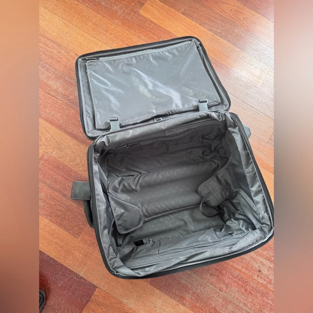 Tumi Alpha Expandable 4 Wheeled Carry-On  22